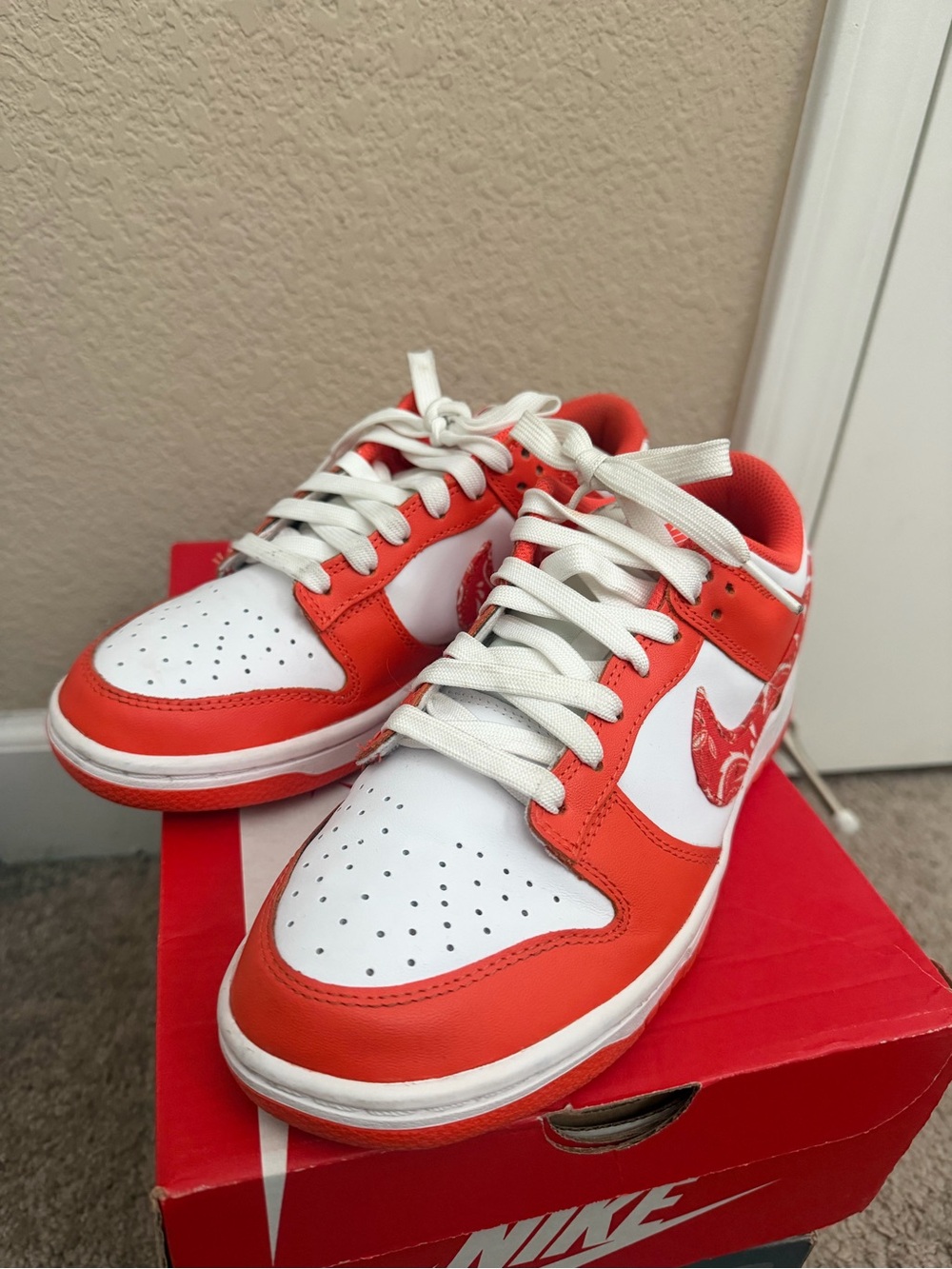Nike Low-Top Sneakers in White and Orange